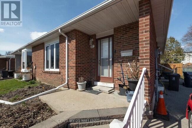 Photo - 67 Coxworth Crescent