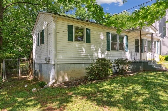 Photo - 1682 Bridgeport Dr NE