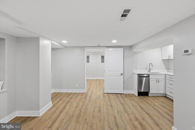 Photo - 2388 Champlain St NW