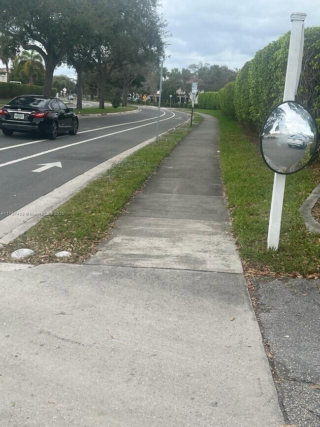 Photo - 500 Executive Center Dr Unit 2G