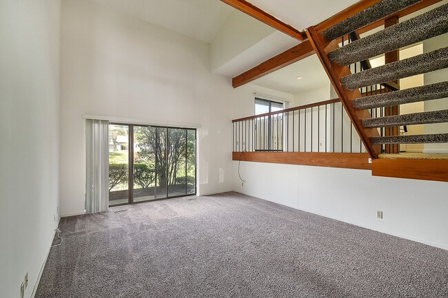 Dawn - Living Room - Harbor Pointe Apartments