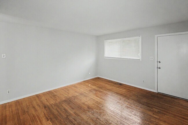 Photo - 2700 Thornton Rd