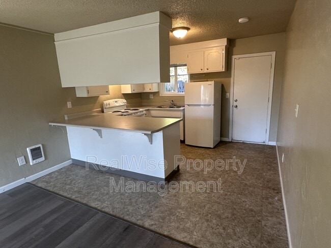 Photo - 719 SW Bridge St