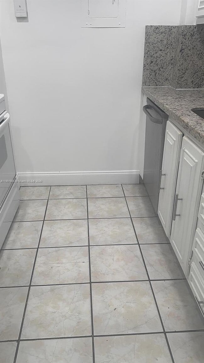 Photo - 2450 NE 135th St Unit 408