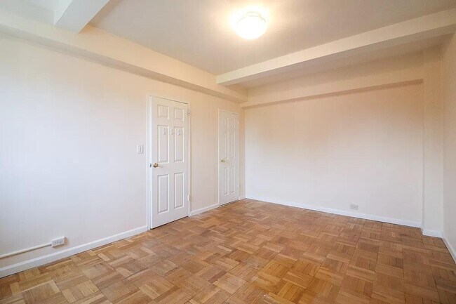 Photo - 5 Metropolitan Oval