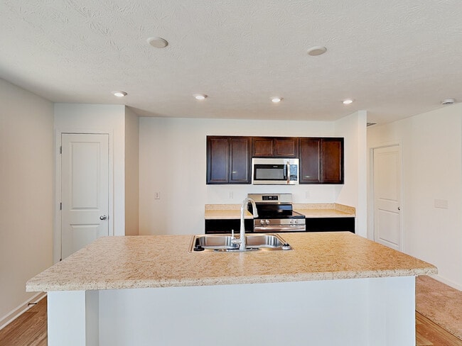 Photo - 2056 White Oak Ln