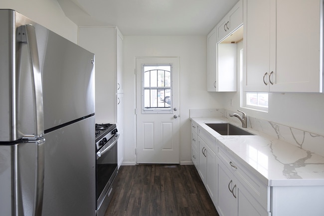 Building Photo - OPEN HOUSE: 10/25 1:30-2:30PM ~ 1BR Cottag... Unit 1338