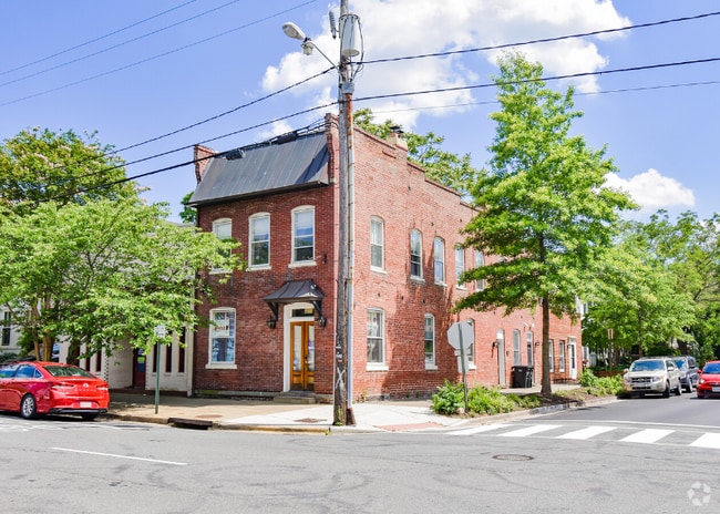 Building Photo - 200 S West St Rental