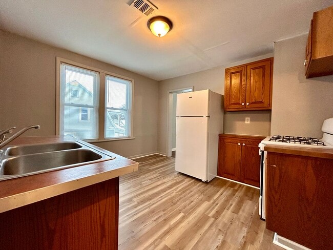 Photo - One Bedroom Duplex in Muskegon - All Utilities Included!