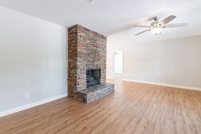 Photo - 110 W Seldon Ln