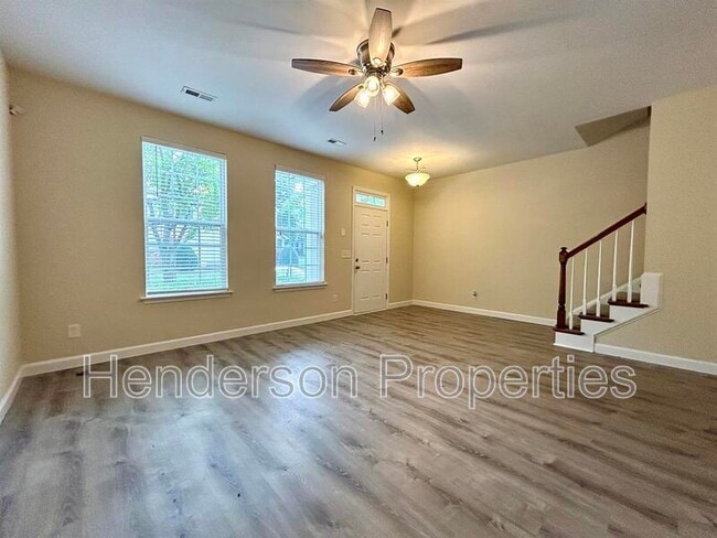 Photo - 125 Charterhouse Ln