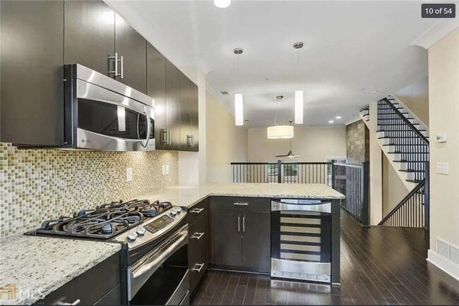 Photo - 255 Southerland Terrace NE