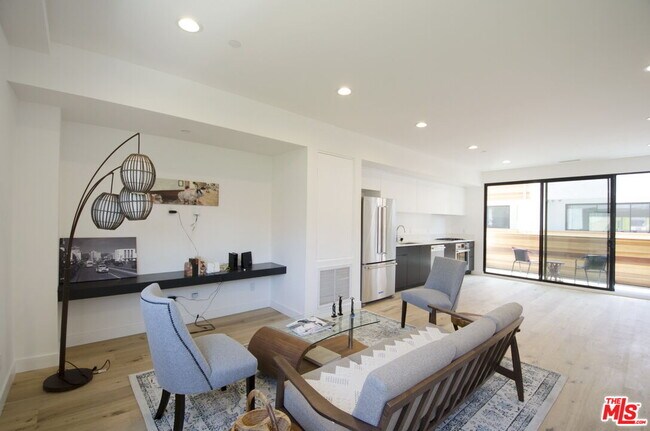 Photo - 860 S Wilton Pl