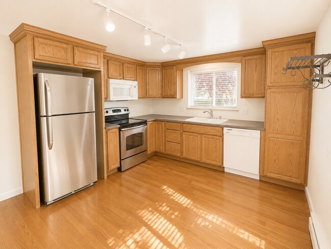 Photo - 1375 Everett Ct Unit House
