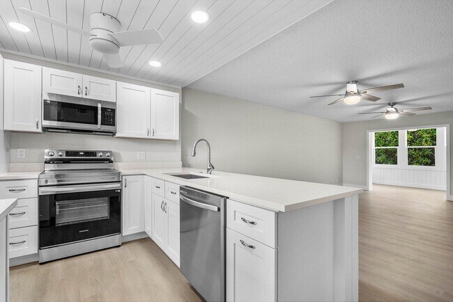 Building Photo - 2601 NE 3rd Ct Unit 3040 Rental