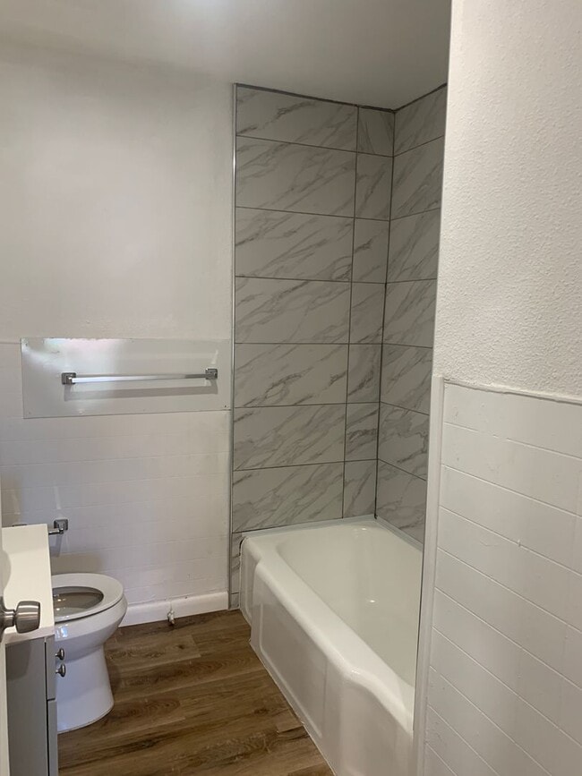 Photo - 1101 Hall Unit 1101 Hall Apt A