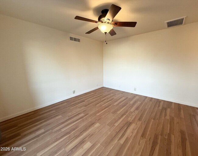 Photo - 720 W Vaughn St