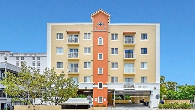 Building Photo - 115 SW 42nd Ave Unit 402