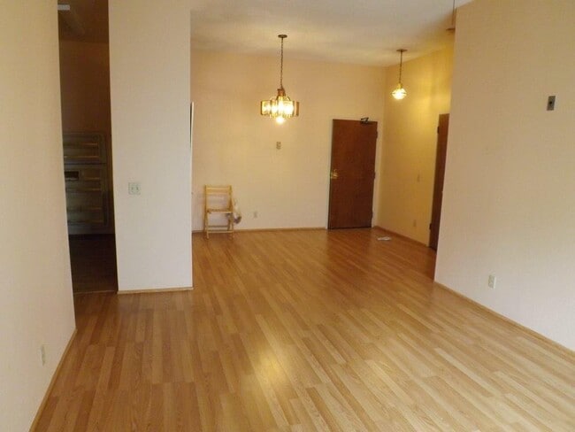 Building Photo - 8324 Regents Rd Unit 2i Rental