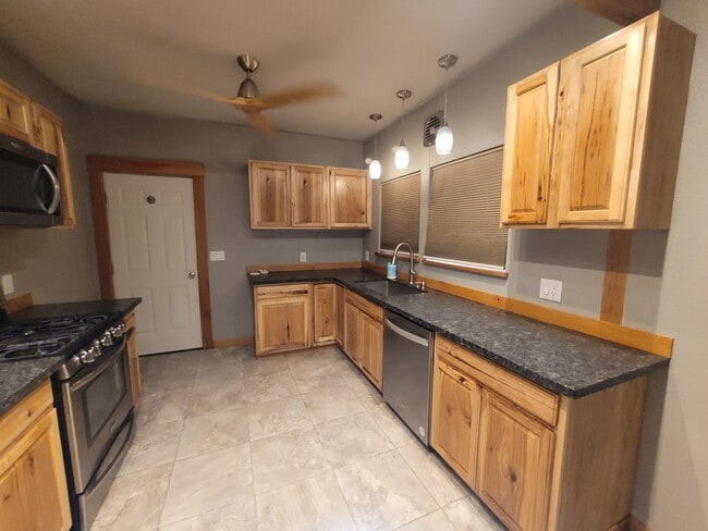 Photo - ALL UTILITIES INCLUDED - Country Home in t...