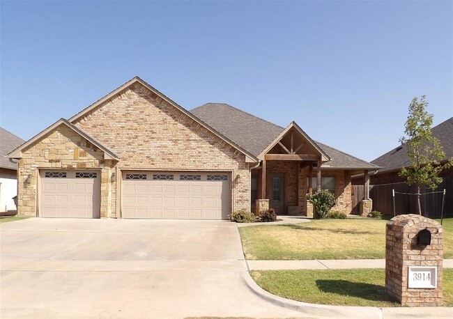 Building Photo - 3914 NE Realtree Dr