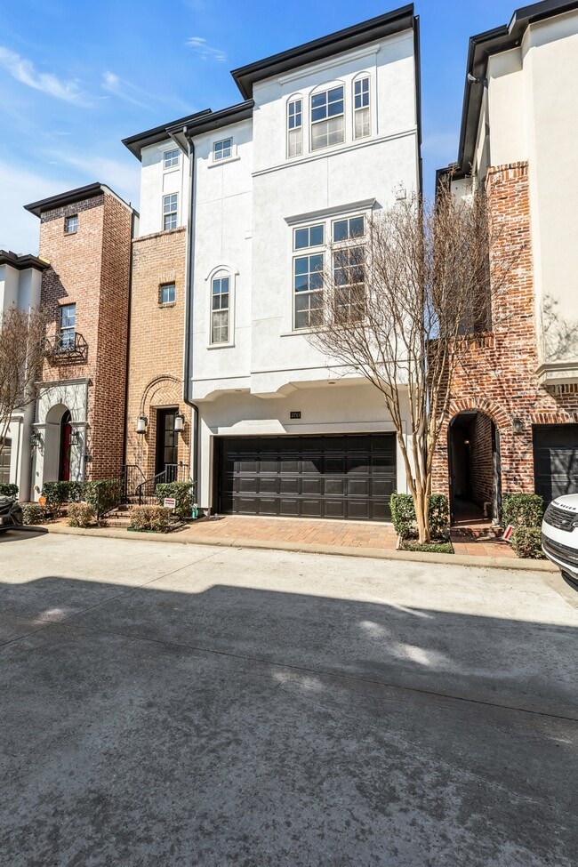 Photo - 2711 Arabelle Grove