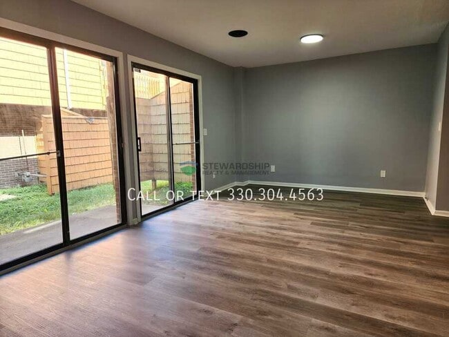 Photo - 695 Carroll St