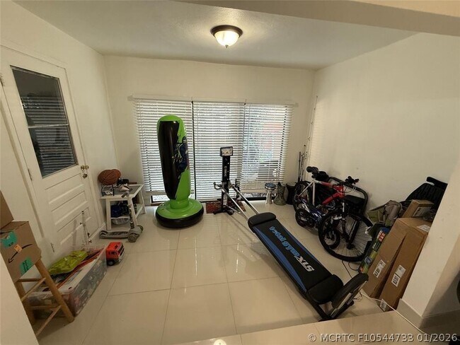 Photo - 4722 Sheridan St