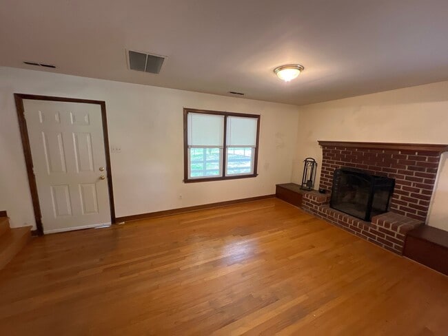 Photo - 7403 Shady Grove Rd