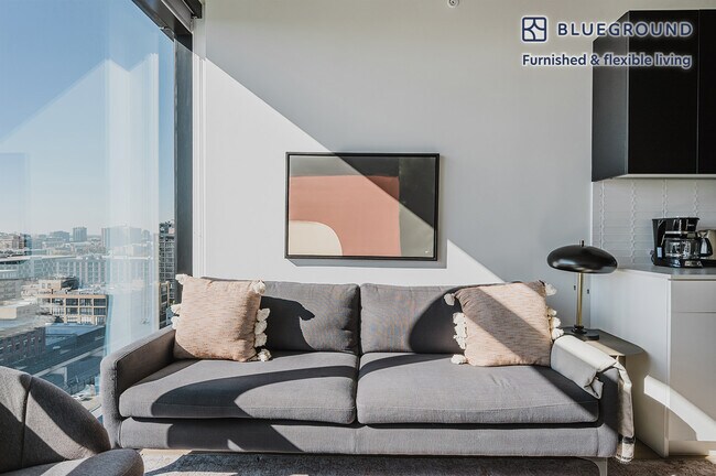 Photo - 225 N Elizabeth St Unidad FL14-ID1104