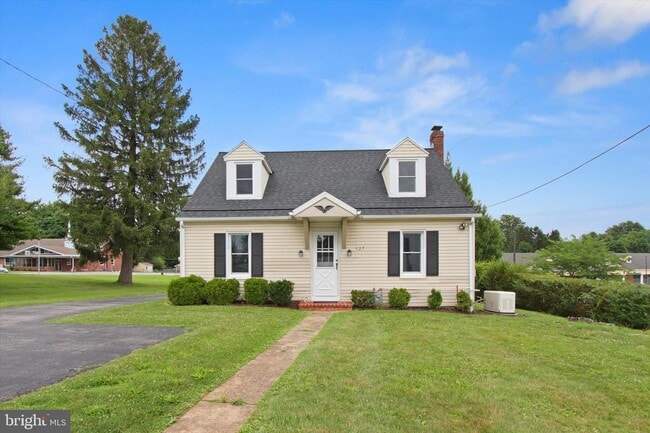 Photo - 527 S Main St House