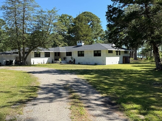 Building Photo - Waterfront property in York County.