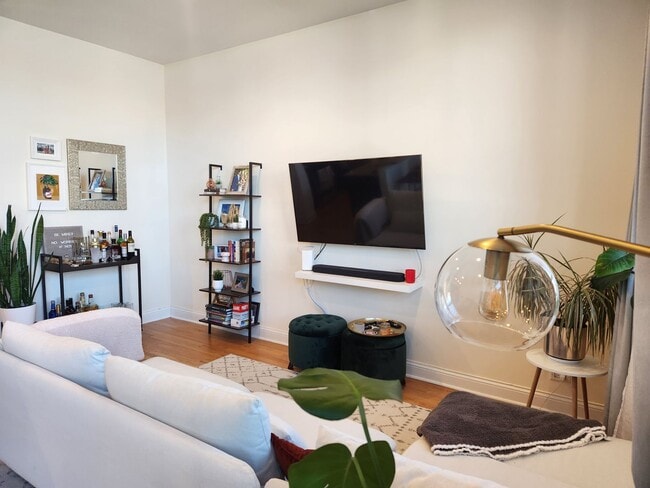 Photo - Condo quality one bedroom in Lakeview Unit 207