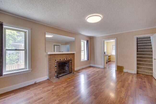 Photo - Adorable Wedgewood 4 Bedroom Available Now!