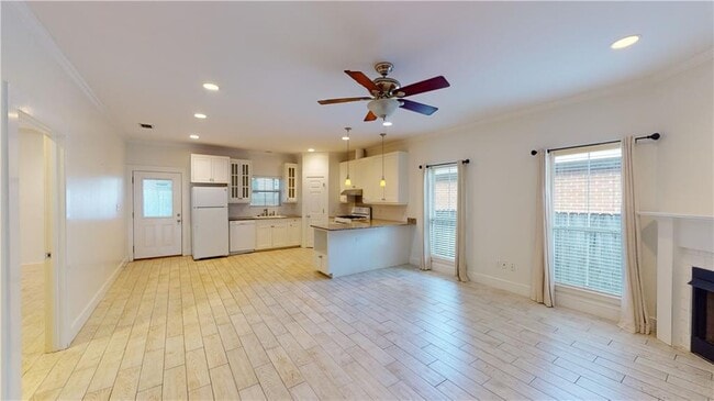 Photo - 6052 Magnolia Pl E