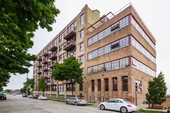 Building Photo - 215 W Maple St Unit 607 Rental