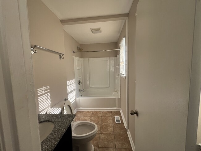 Photo - 1905 Priscilla Ln NW