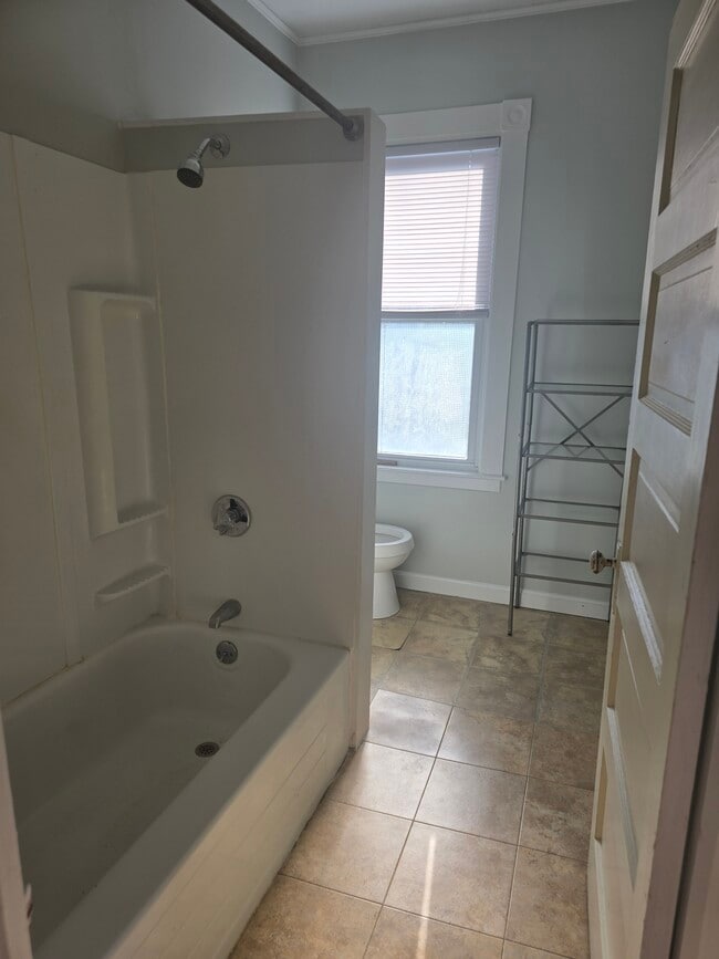 Photo - 373 Bolton St Unidad 2