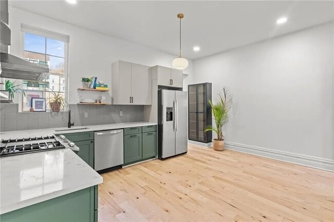 Photo - 2011 Forbes Ave