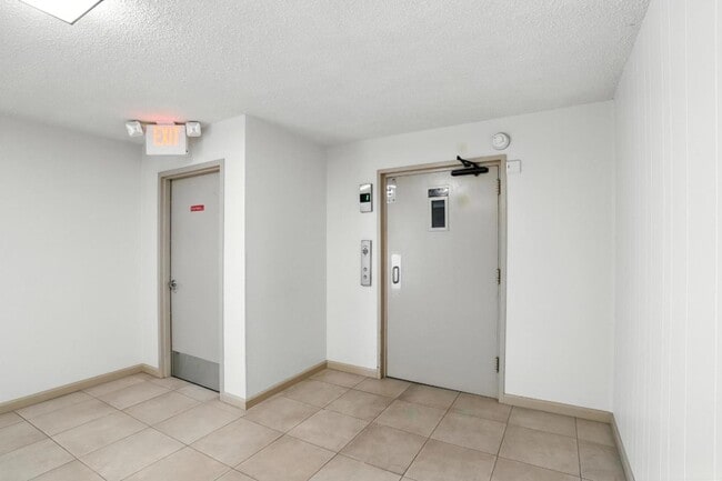 Photo - 1171 Compass Ln