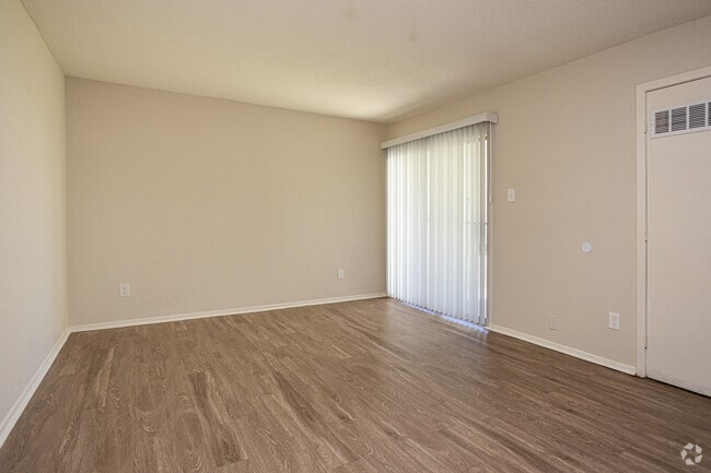 2HAB, 1,5BA - 737SF - Boulevard Apartment Homes