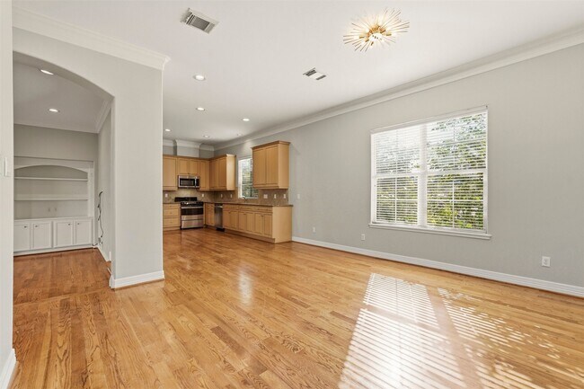 Photo - 822 Stuart St