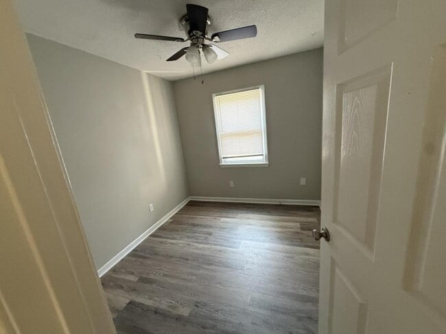 Photo - 104 Peace St