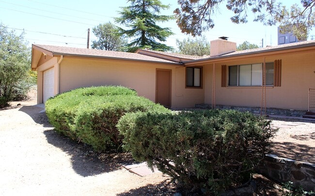 Photo - 903 Green Ln