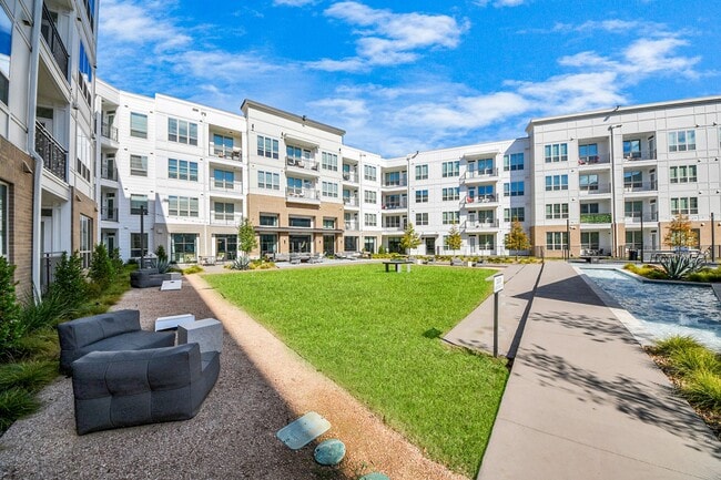 Building Photo - 15635 Memorial Dr Unit 271