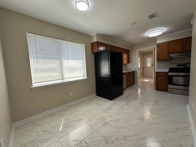 Photo - Woodlake - Richmond