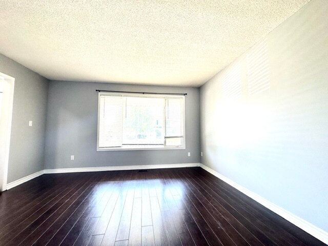 Photo - 3 Bedroom Semi-Detached Home for Rent in St. Thomas, Ontario | Finished Basement | Fenced Yard
