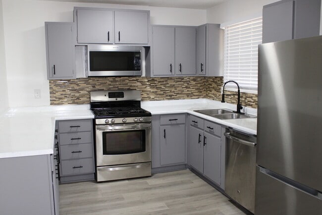 Photo - Spacious 4 bedrooms and 2 bathrooms in Kan...