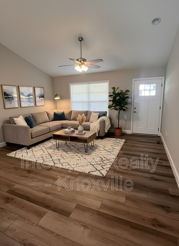 Photo - 355 W Outer Dr