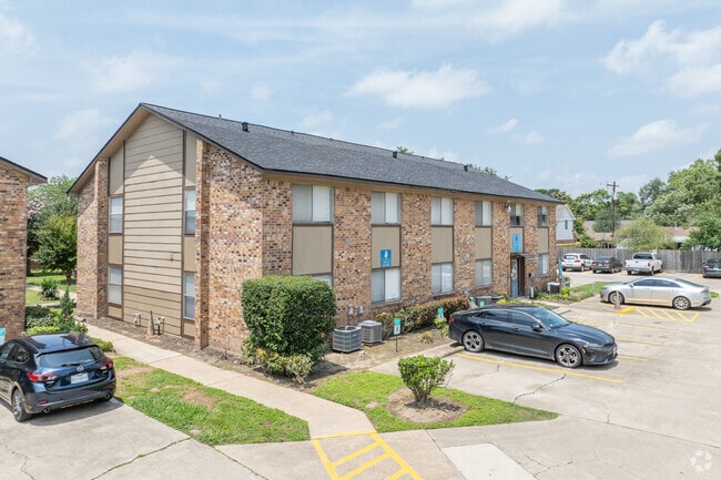 Cedar Wood Apartments